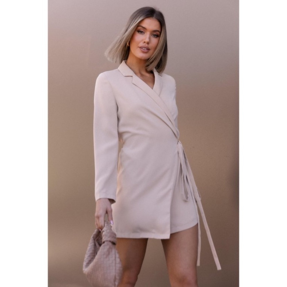✨ NWT petal & pup beige sun it blazer dress ✨